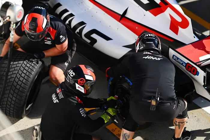 Entrenamiento de paradas en boxes de Haas F1