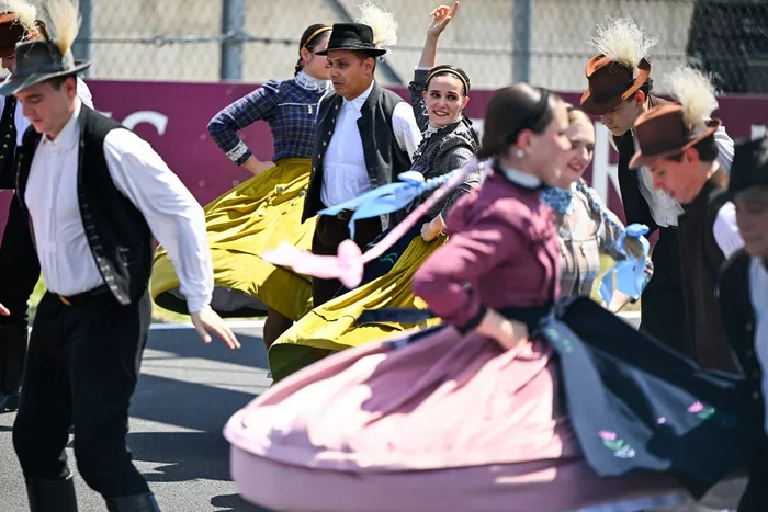 A dance performance takes place on the grid