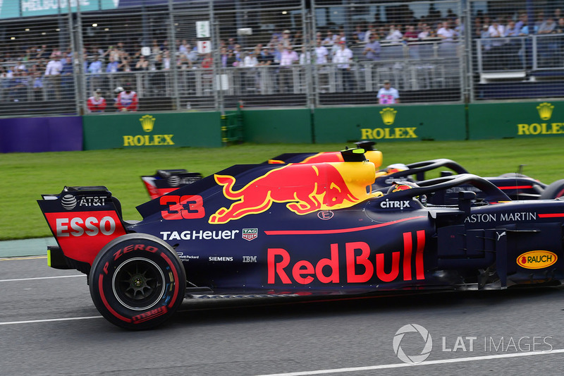 Max Verstappen, Red Bull Racing RB14 spins