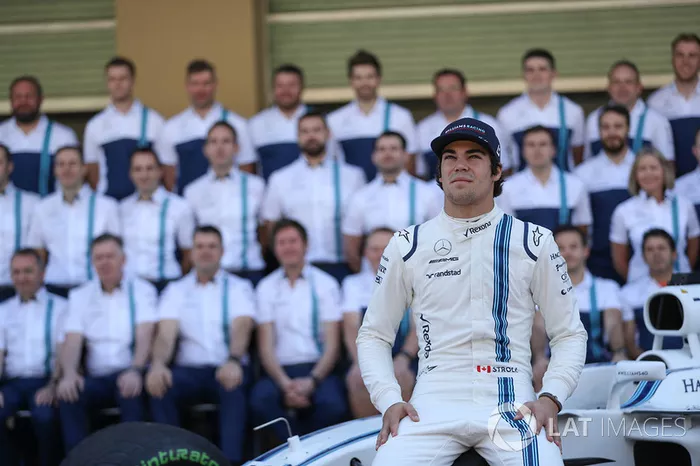 Lance Stroll, Williams en la foto de equipo Williams