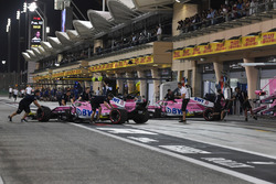 Sergio Perez, Force India VJM11 et Esteban Ocon, Force India VJM11
