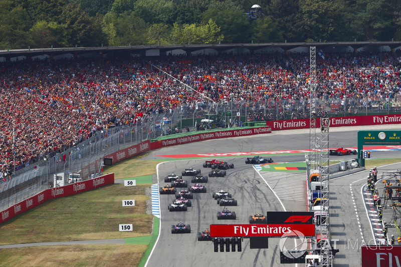 Partenza: Sebastian Vettel, Ferrari SF71H, precede Valtteri Bottas, Mercedes AMG F1 W09, Kimi Raikkonen, Ferrari SF71H, Max Verstappen, Red Bull Racing RB14