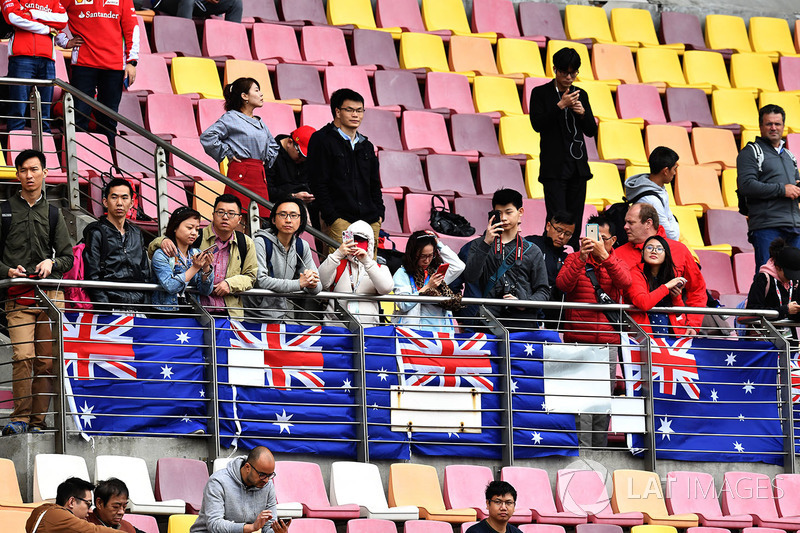 Lewis Hamilton, Mercedes-AMG F1 fans and flags