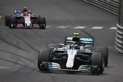 Valtteri Bottas, Mercedes AMG F1 W09, leads Esteban Ocon, Force India VJM11