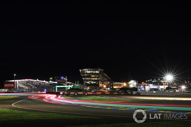 Le Mans at night