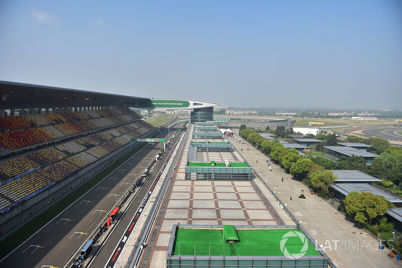 Suasana straight dan paddock