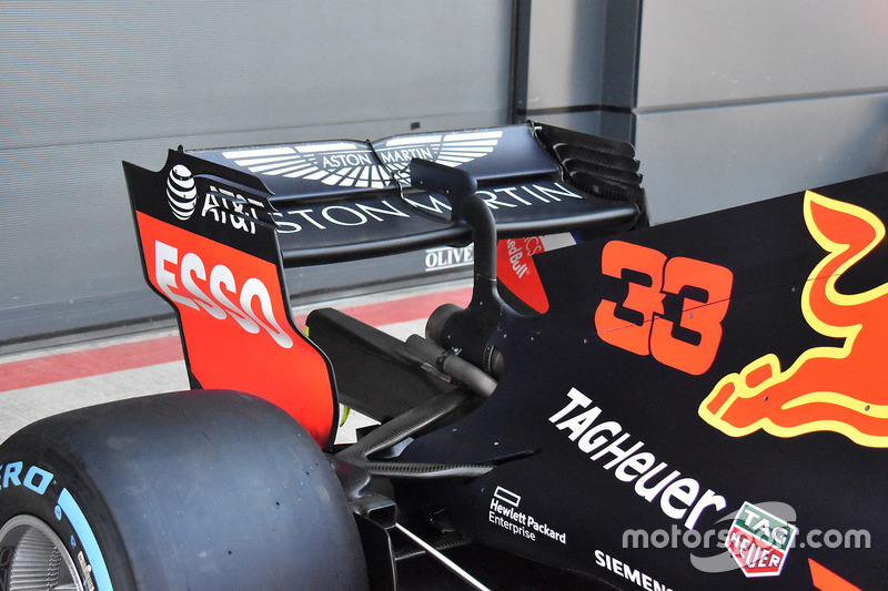 Red Bull Racing RB14 rear wing