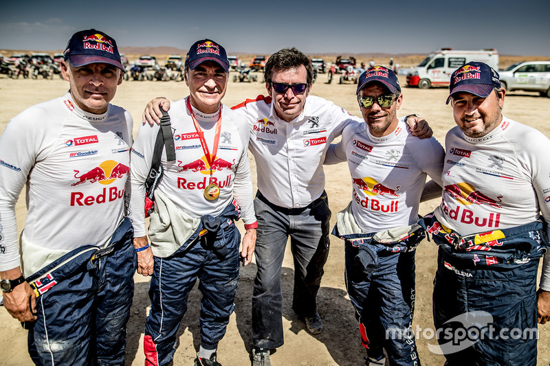 Carlos Sainz, Lucas Cruz, Sébastien Loeb, Daniel Elena, Peugeot Sport, con Bruno Famin