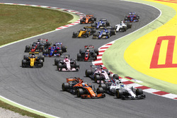 Felipe Massa, Williams FW40, Fernando Alonso, McLaren MCL32, Esteban Ocon, Sahara Force India F1 VJM10, Sergio Perez, Sahara Force India F1 VJM10 au départ