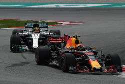 Max Verstappen, Red Bull Racing RB13 leads Lewis Hamilton, Mercedes-Benz F1 W08