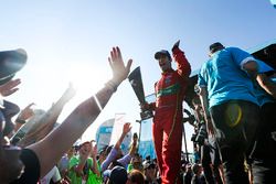 Lucas di Grassi, ABT Schaeffler Audi Sport, celebra en el podio
