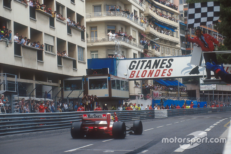 Ayrton Senna, McLaren MP4/7A takes the win