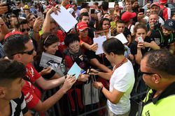 Felipe Massa, Williams signs autographs for the fans