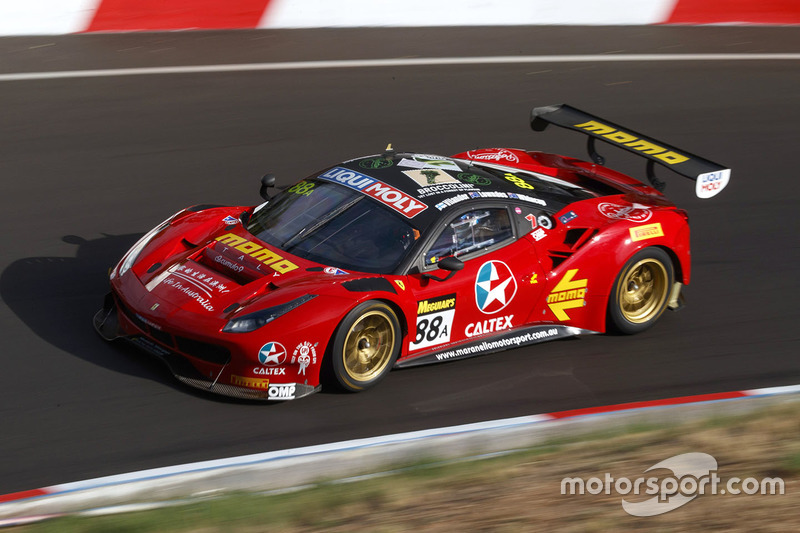 #88 Maranello Motorsport, Ferrari 488 GT3: Toni Vilander, Craig Lowndes, Jamie Wincup