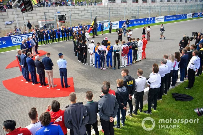 Ceremonia en memoria del piloto Anthoine Hubert. 