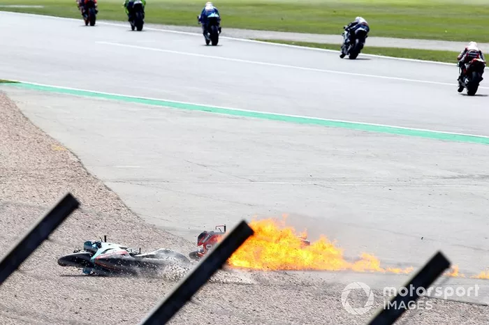 Andrea Dovizioso, Ducati Team con la moto en llamas