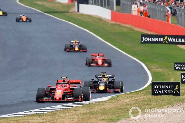 Charles Leclerc, Ferrari SF90, Max Verstappen, Red Bull Racing RB15, Sebastian Vettel, Ferrari SF90, y Pierre Gasly, Red Bull Racing RB15