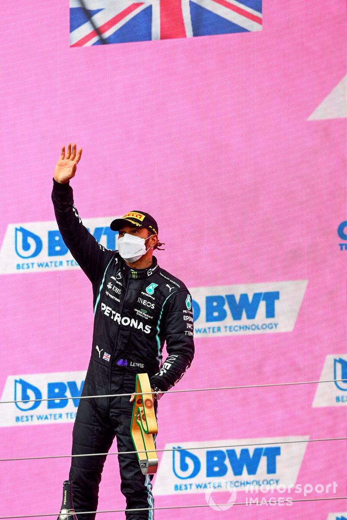 Podio: segundo lugar Lewis Hamilton, Mercedes