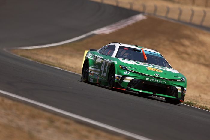 Erik Jones, LEGACY MOTOR CLUB Toyota