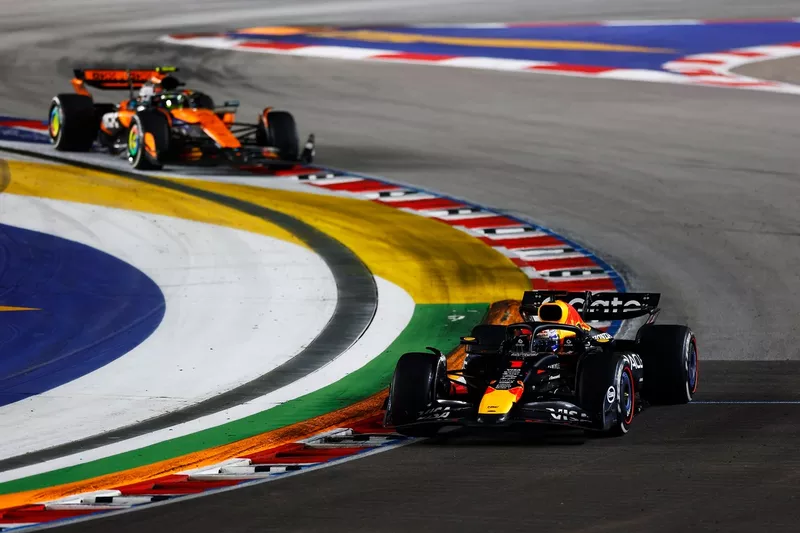 Lando Norris, McLaren, Max Verstappen, Red Bull Racing