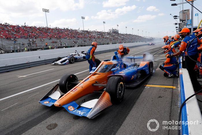 Scott Dixon, Chip Ganassi Racing Honda, pit stop