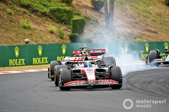 Mick Schumacher, Haas VF-22, Valtteri Bottas, Alfa Romeo C42