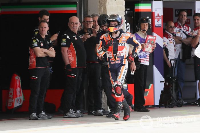 Jorge Lorenzo, Repsol Honda Team, corre por el pitlane