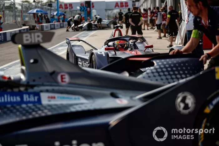 Robin Frijns, Envision Virgin Racing, Audi e-tron FE05, in pit lane