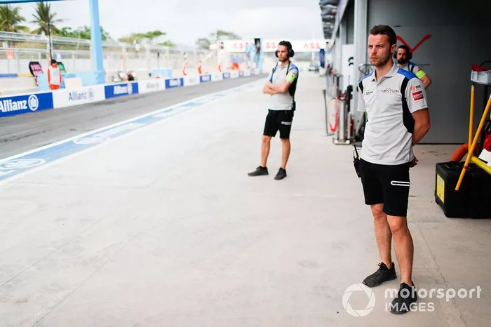 Venturi mechanics look down the pitlane