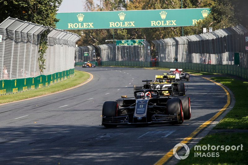 Romain Grosjean, Haas F1 Team VF-19, Nico Hulkenberg, Renault R.S. 19