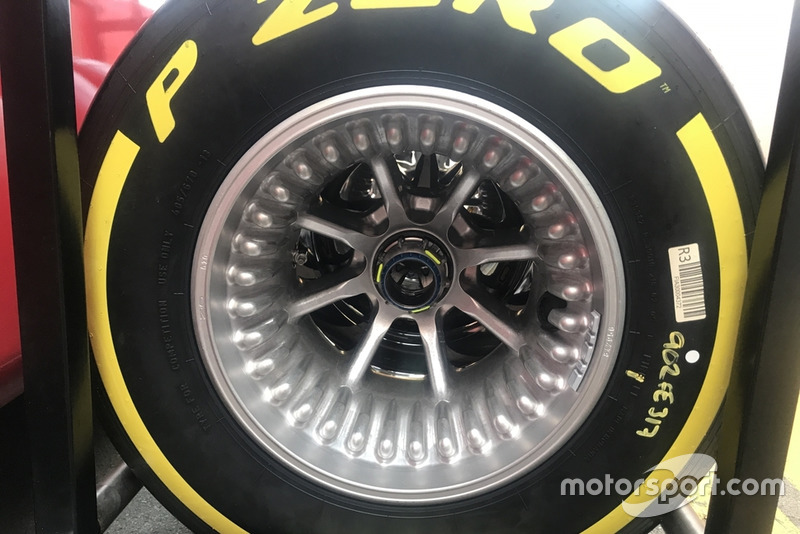 Cerchi forati Ferrari
