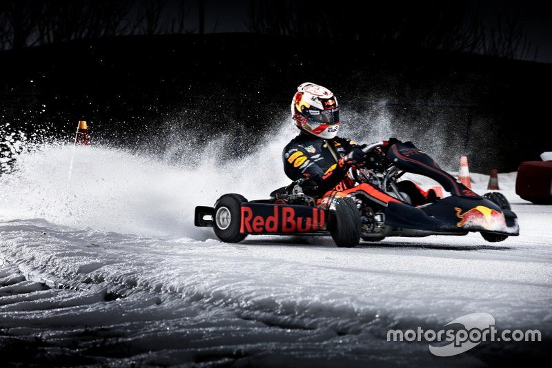 Red Bull buz üzerinde karting