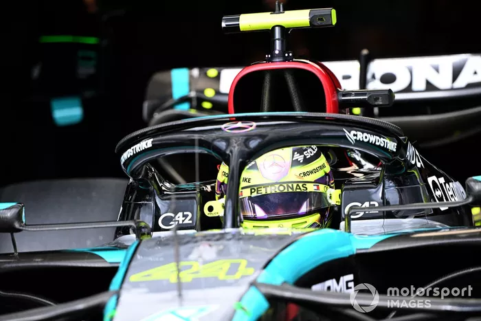 Lewis Hamilton, Mercedes F1 W15, en boxes 