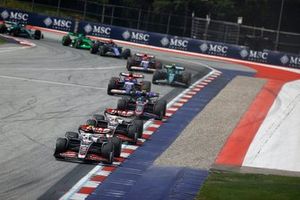 Nico Hulkenberg, Haas VF-24, Kevin Magnussen, Haas VF-24, Pierre Gasly, Alpine A524, Daniel Ricciardo, RB F1 Team VCARB 01