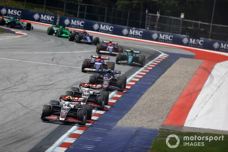 Nico Hulkenberg, Haas VF-24, Kevin Magnussen, Haas VF-24, Pierre Gasly, Alpine A524, Daniel Ricciardo, RB F1 Team VCARB 01