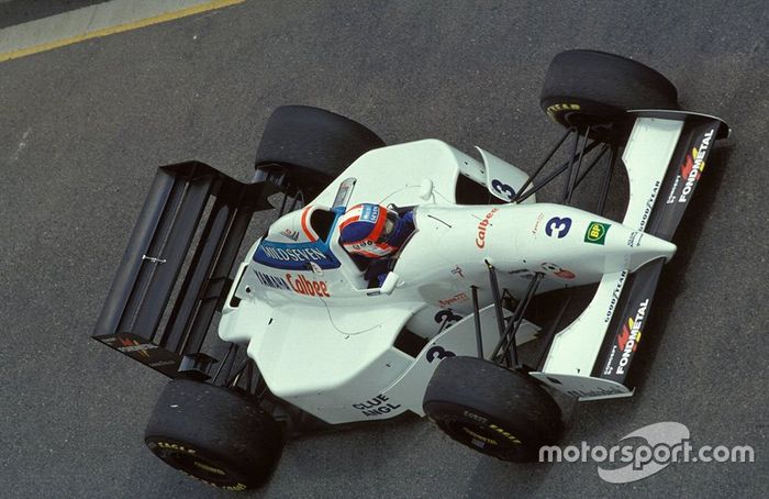 美しきF1マシン：「日本人が”夢”を見た、白い流星」ティレル022