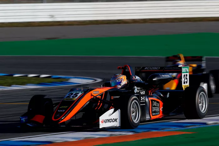 Sophia Flörsch, Van Amersfoort Racing Dallara F317 - Mercedes-Benz