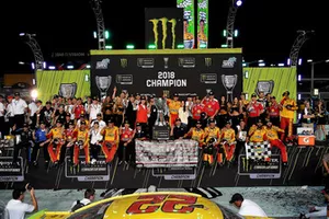 Joey Logano, Team Penske, Ford Fusion Shell Pennzoil celebrates his Championship