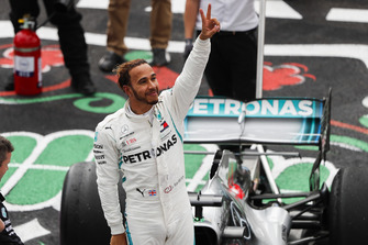 Lewis Hamilton, Mercedes AMG F1, fête son cinquième titre