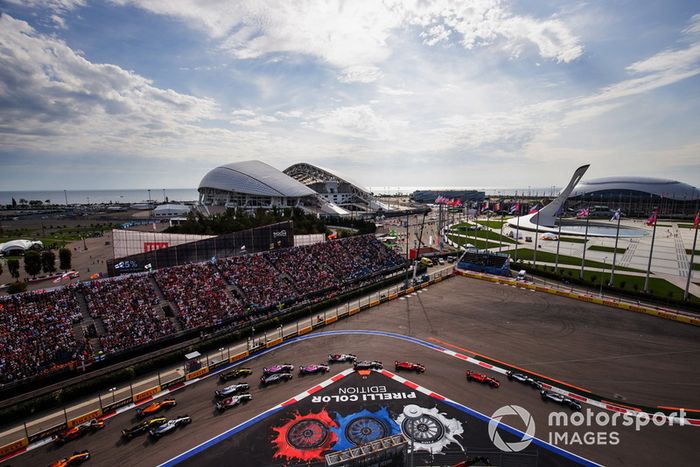 Valtteri Bottas, Mercedes AMG F1 W09, Lewis Hamilton, Mercedes AMG F1 W09, Sebastian Vettel, Ferrari SF71H, Kimi Raikkonen, Ferrari SF71H, Charles Leclerc, Sauber C37, Kevin Magnussen, Haas F1 Team VF-18, Esteban Ocon, Racing Point Force India VJM11