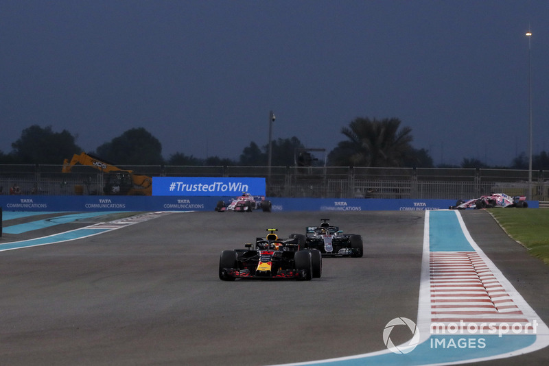 Макс Ферстаппен, Red Bull Racing RB14, Льюіс Хемілтон, Mercedes AMG F1 W09