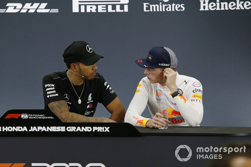Lewis Hamilton, Mercedes AMG F1 e Max Verstappen, Red Bull Racing, nella conferenza stampa