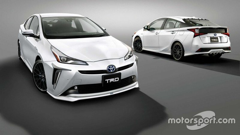 Toyota Prius 2019 року від TRD