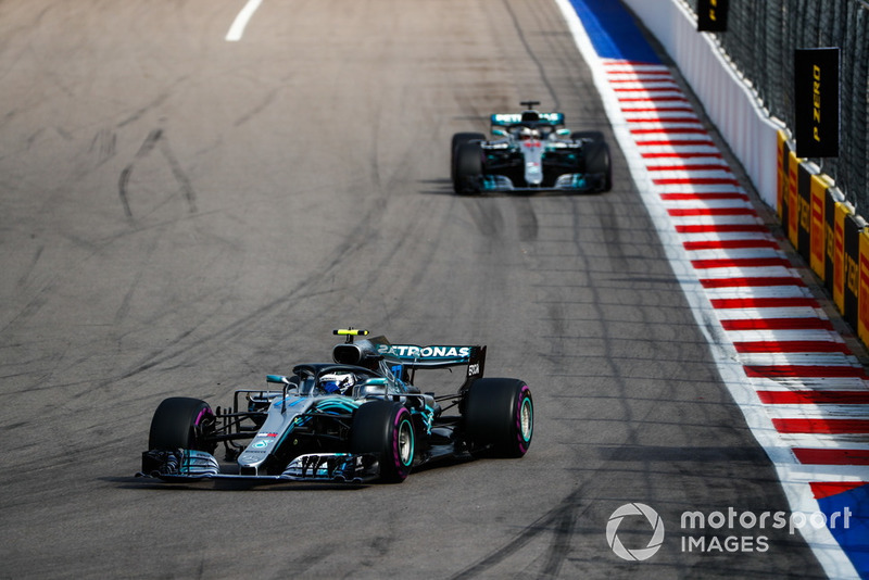 Боттас спитав Mercedes, чи повернуть йому місце до фінішу