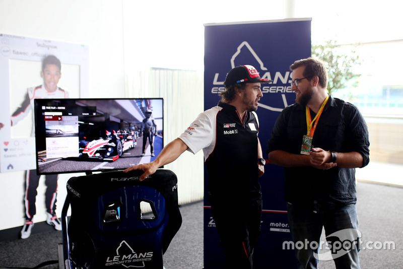 Presentazione Le Mans eSports con Fernando Alonso