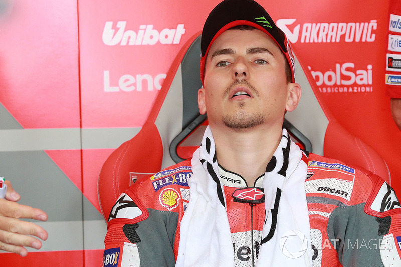 "Cada um vai por seu caminho, especialmente no motociclismo.Eu diria a ele para se concentrar em si mesmo e me deixar sozinho, então tudo será melhor. Porque quando você tem um Lorenzo chateado, geralmente é pior"