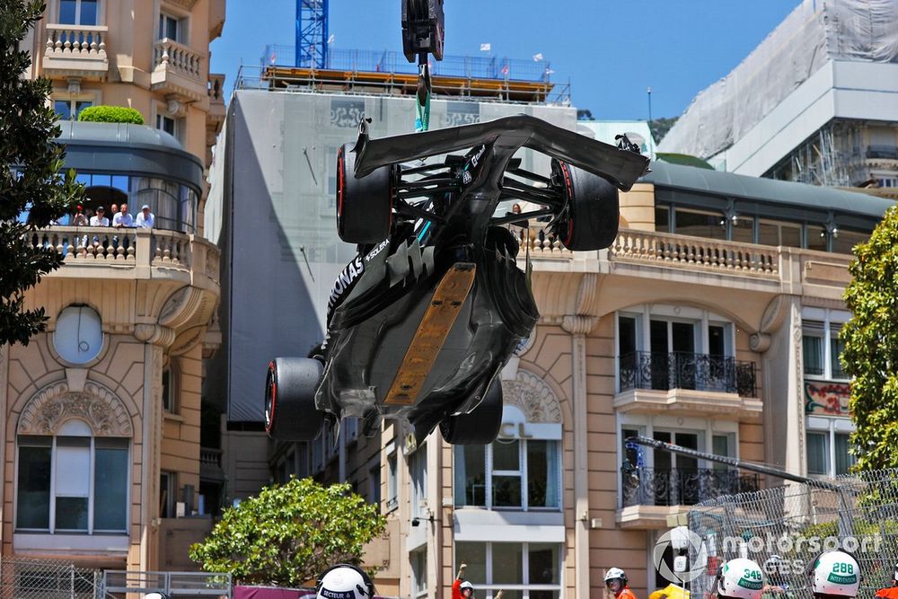 Marshals remove the car of Lewis Hamilton, Mercedes F1 W14, from the circuit with a crane