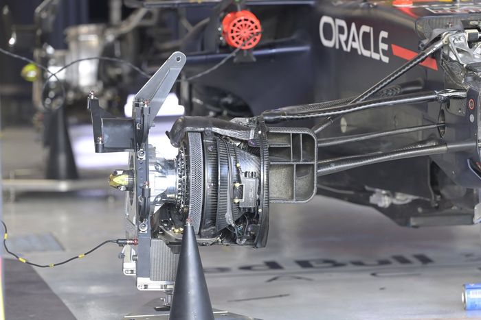 Detalle del freno delantero del Red Bull Racing RB16B