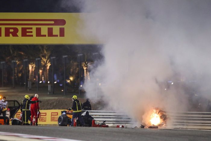 El monoplaza de Romain Grosjean, Haas VF-20 en llamas