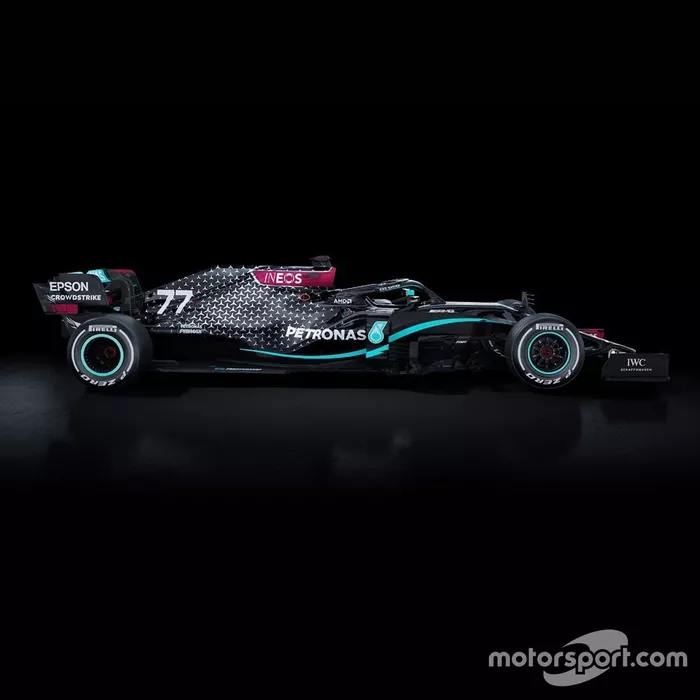 Mercedes W11 con decoración negra